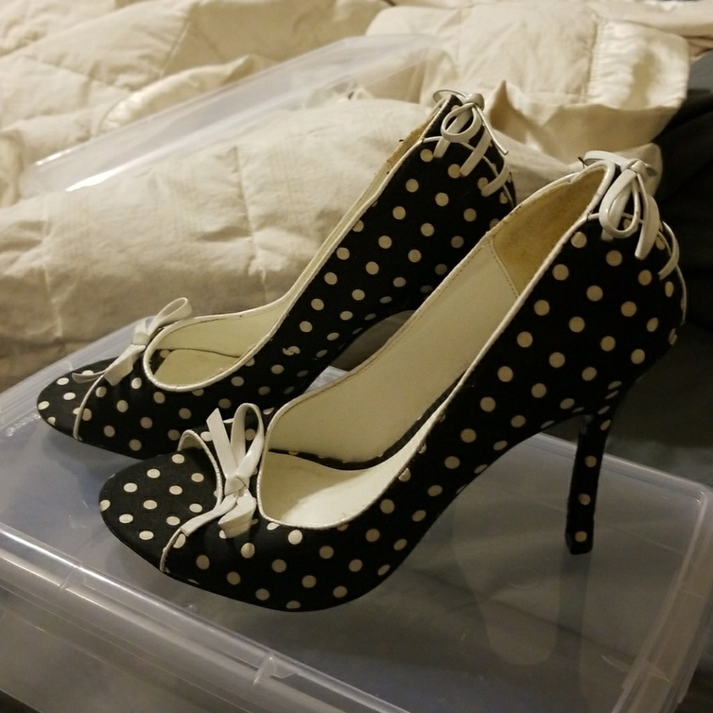 Heels - Picture 2 of 2